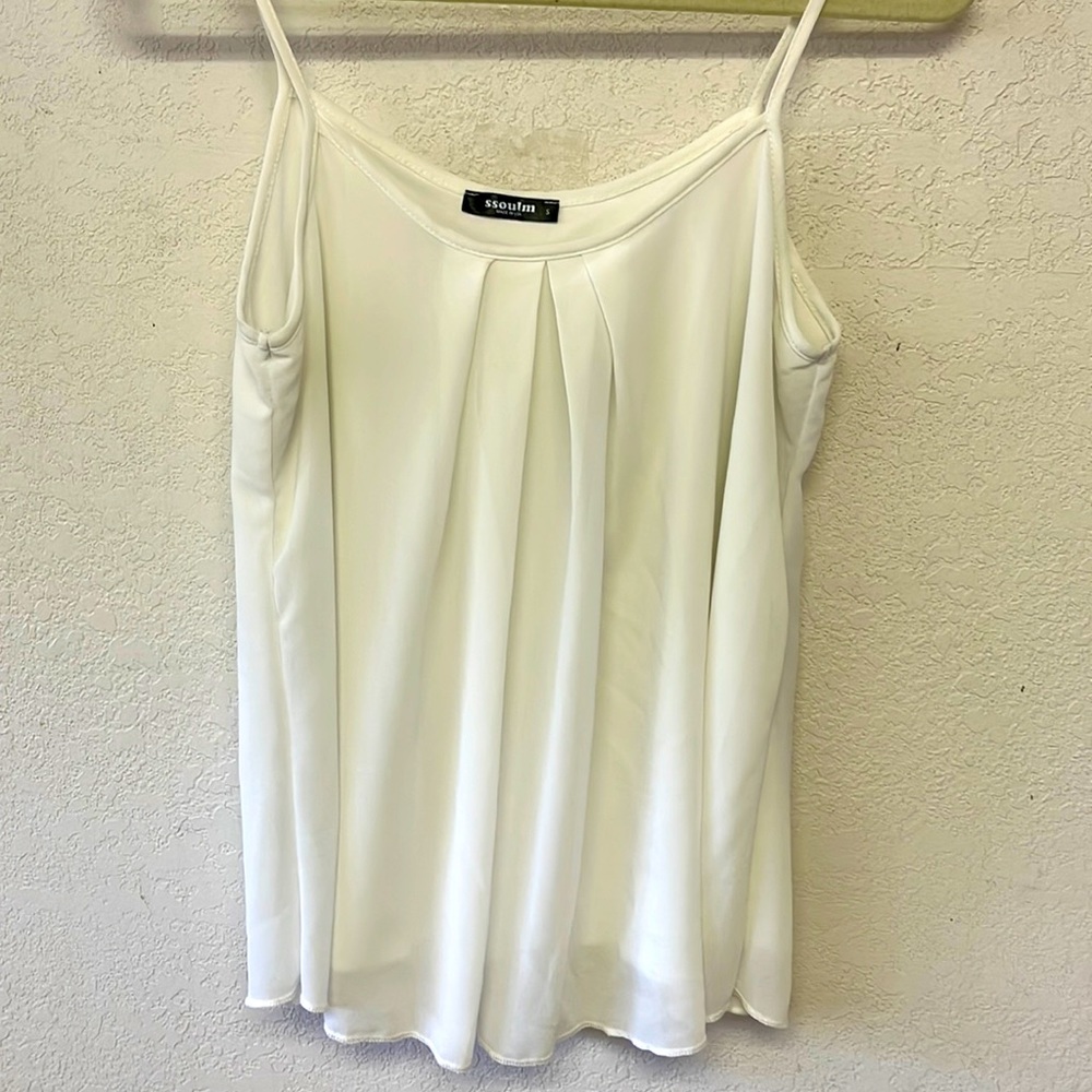 Ssoulm polyester Flowy white top with spaghetti straps sz S lined